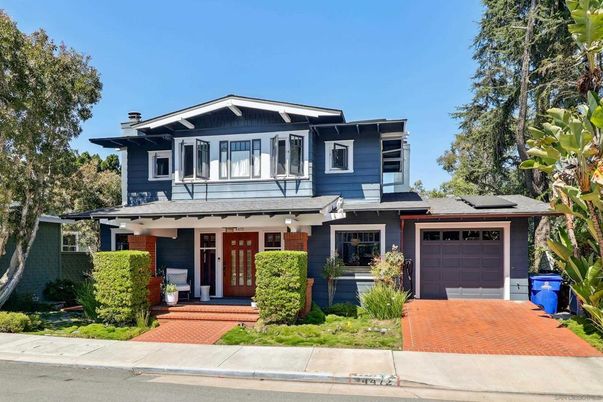 Attached, Exterior, Facade, American Craftsman