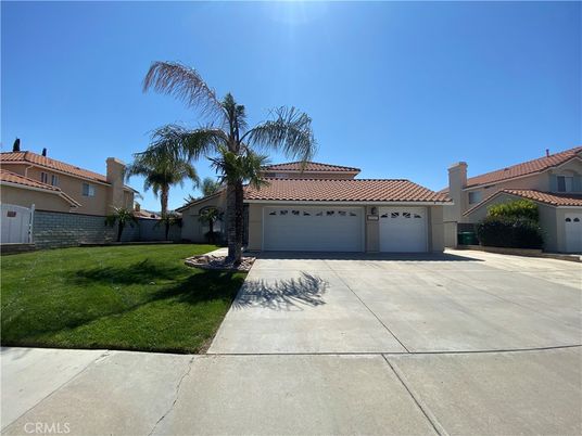 Attached, Exterior, Facade, Mediterranean