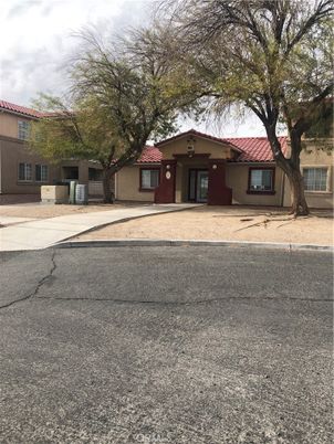 Backyard, Exterior, Facade, Ranch