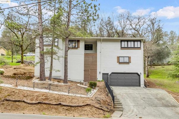 Attached, Exterior, Facade, Raised Ranch
