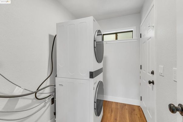 Interior, Utility Closets, Washer, Wood Texture Flooring
