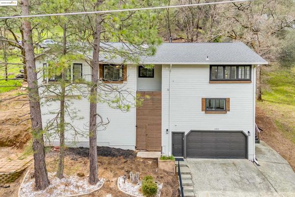 Attached, Exterior, Facade, Raised Ranch