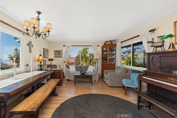 Chandelier, Dining room, Interior, Living room, Piano, Water, Wood Texture Flooring