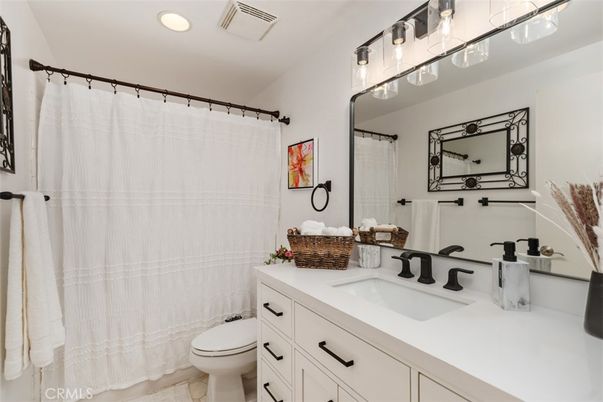 Bathroom, Interior, Recessed Lighting