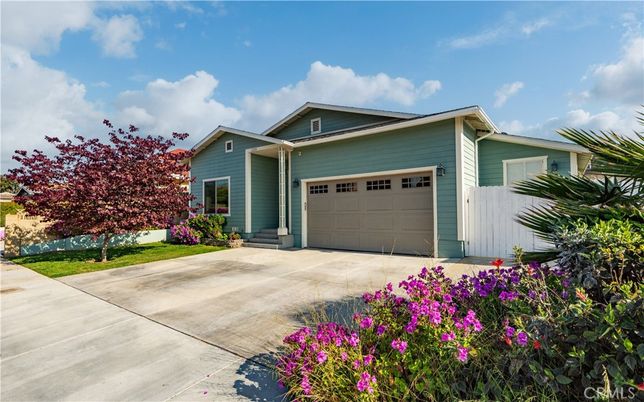 Attached, Exterior, Facade, American Craftsman