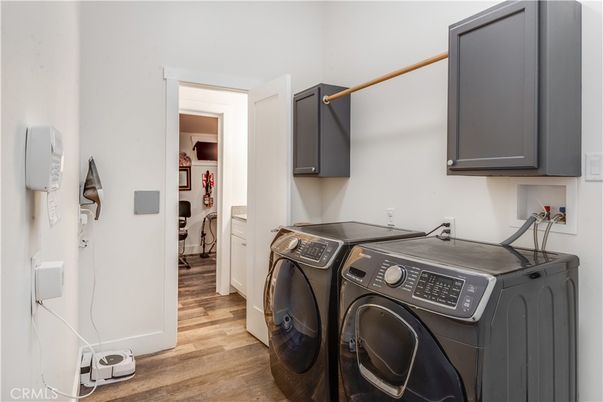 Interior, Washer, Wood Texture Flooring