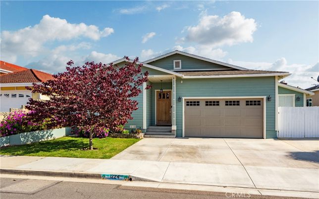 Attached, Exterior, Facade, American Craftsman