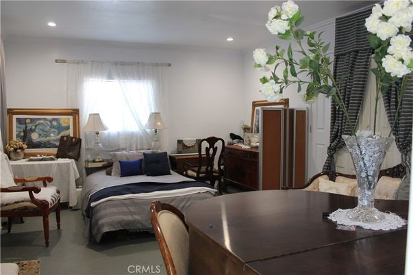 Bedroom, Dining room, Interior, Recessed Lighting