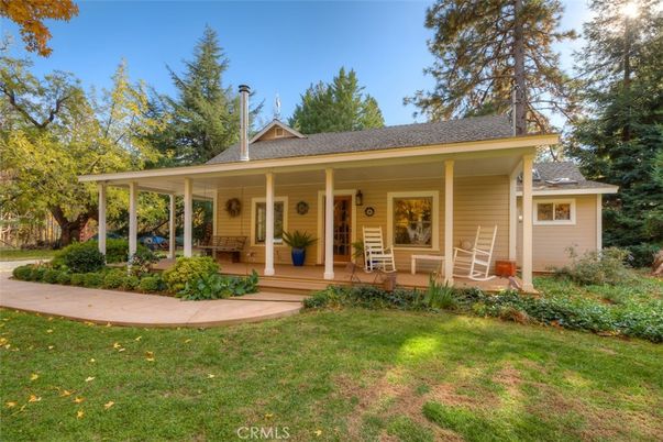 Backyard, Exterior, Facade, Cape Cod