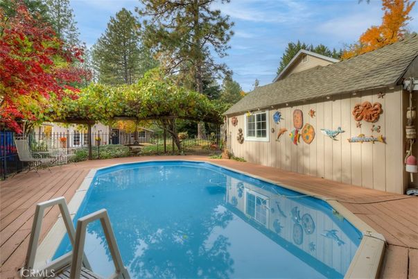 Exterior, Pool
