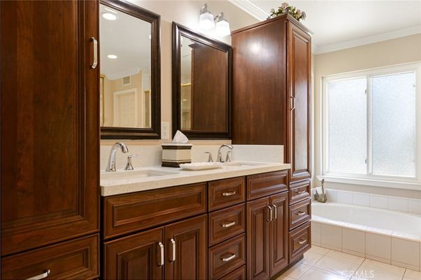 Bathroom, Dual Sink Vanities, Interior