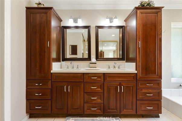 Bathroom, Dual Sink Vanities, Interior