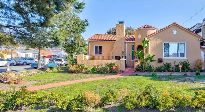 Backyard, Exterior, Facade, Mediterranean