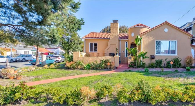 Backyard, Exterior, Facade, Mediterranean