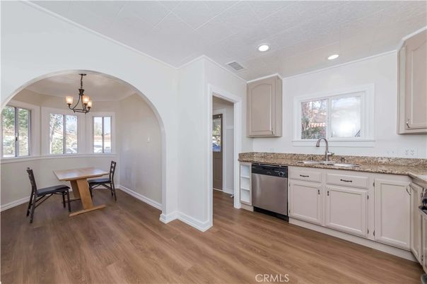 Dining room, Interior, Kitchen, Pendant Lights, Recessed Lighting, Wood Texture Flooring