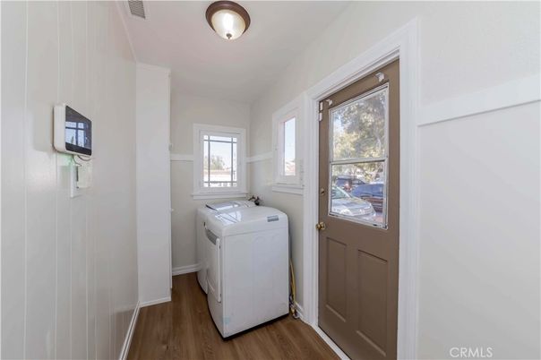 Interior, Washer, Wood Texture Flooring