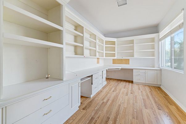 Interior, Walk-in Closets, Wood Texture Flooring