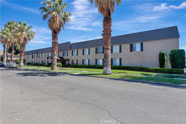 Exterior, Facade, Condo Building