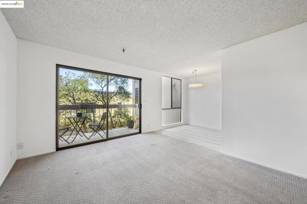 Empty room, Interior, Pendant Lights