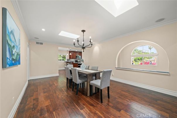 Chandelier, Dining room, Interior, Recessed Lighting, Wood Texture Flooring