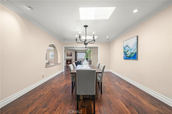 Chandelier, Dining room, Interior, Recessed Lighting, Wood Texture Flooring