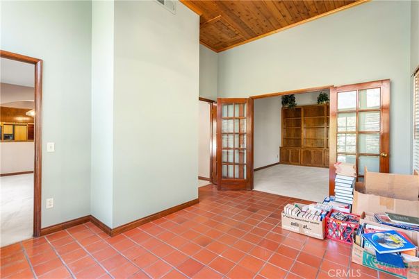 Empty room, Interior, Wooden Ceilings
