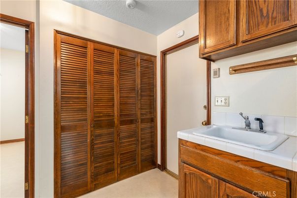 Bathroom, Interior, Tile Countertops