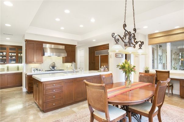 Chandelier, Dining room, Interior, Kitchen, Recessed Lighting, Stainless Steel Appliances