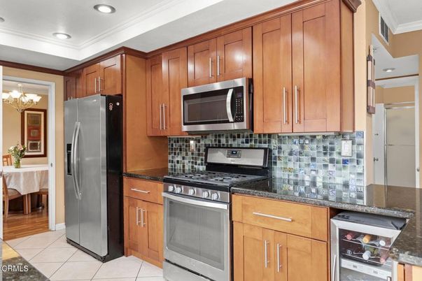 Chandelier, Dining room, Interior, Kitchen, Recessed Lighting, Stainless Steel Appliances