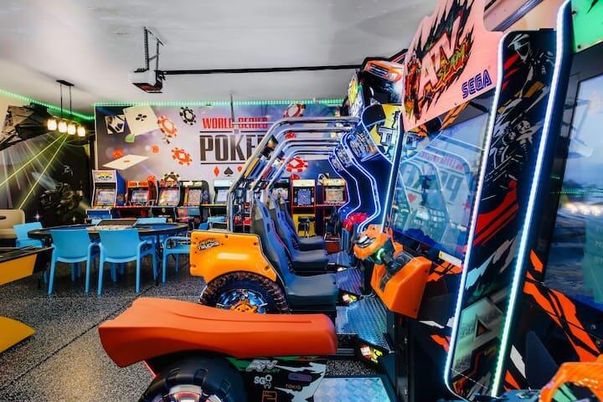 Game Room, Interior