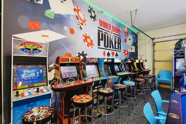 Game Room, Interior