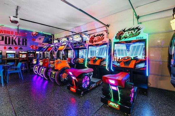 Game Room, Interior