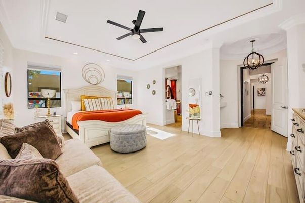 Bedroom, Interior, Living room, Pendant Lights, Recessed Lighting, Wood Texture Flooring