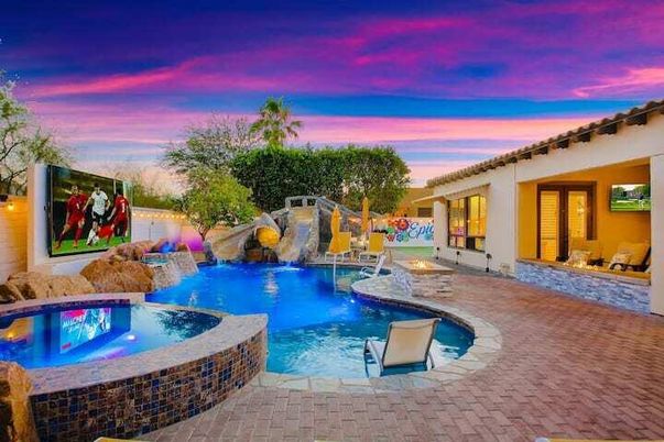 Exterior, Pool