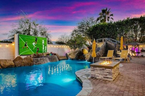 Exterior, Pool