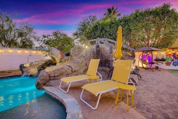 Exterior, Pool