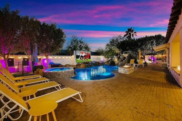 Exterior, Pool