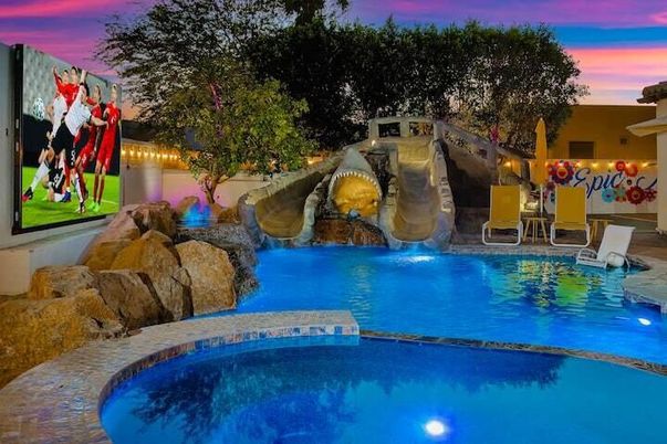 Exterior, Pool