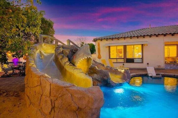 Exterior, Pool