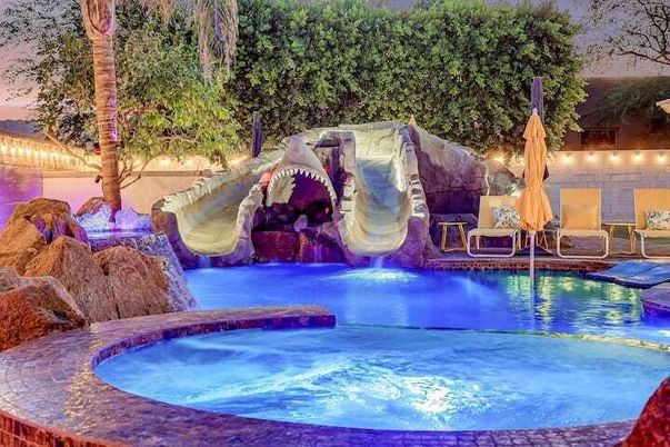 Exterior, Pool