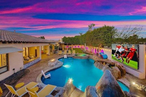 Exterior, Pool