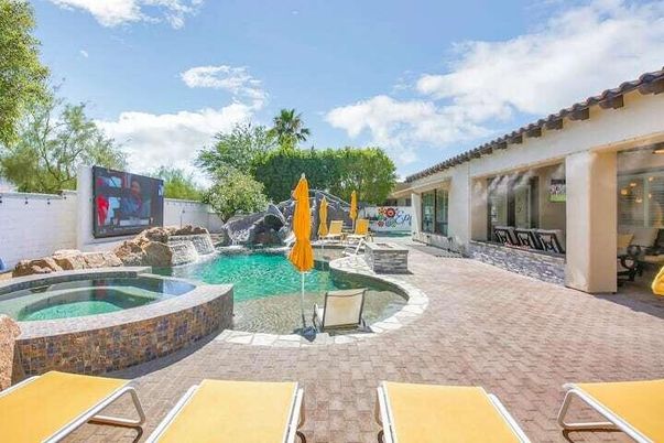 Exterior, Pool