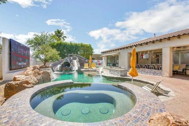 Exterior, Pool