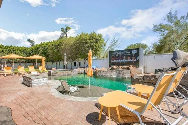 Exterior, Pool