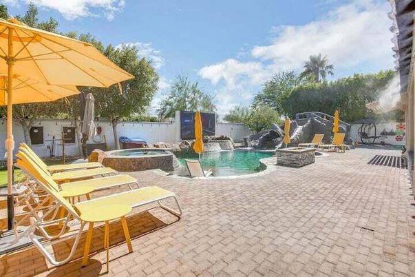 Exterior, Pool