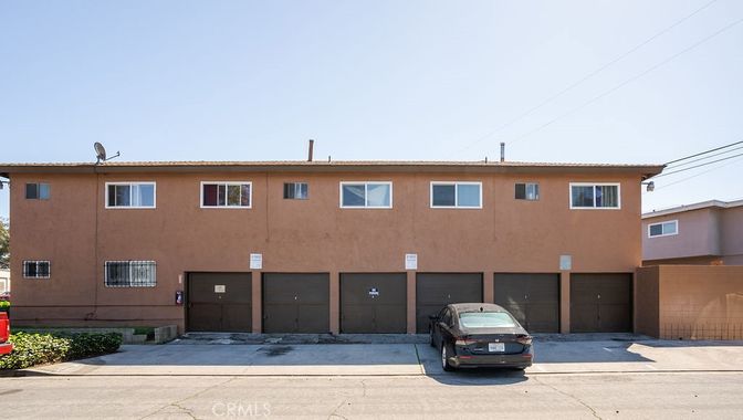 Attached, Exterior, Facade, Rowhouse