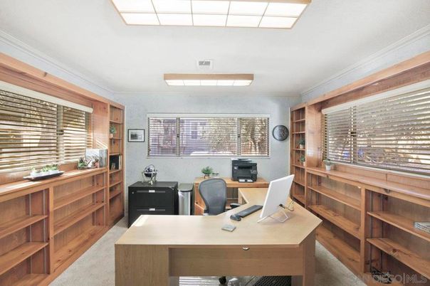 Home Office, Interior