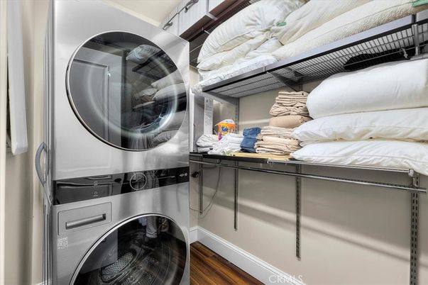 Interior, Utility Closets, Washer, Wood Texture Flooring
