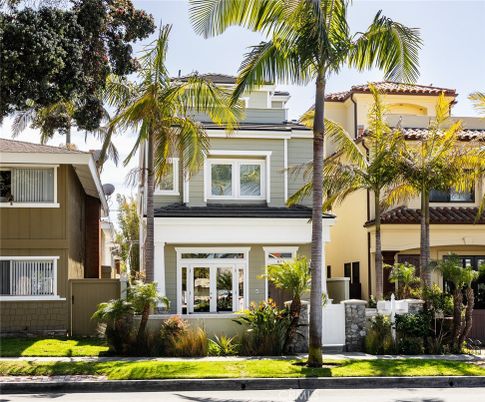 Exterior, Facade, Mediterranean