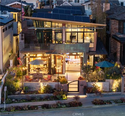 Exterior, Facade, Solar Panels, Modern